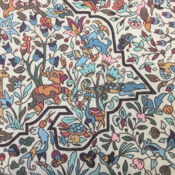 Hermes LES JARDINS D'ARMENIE cashmere /silk stole - Picture 8 of 12